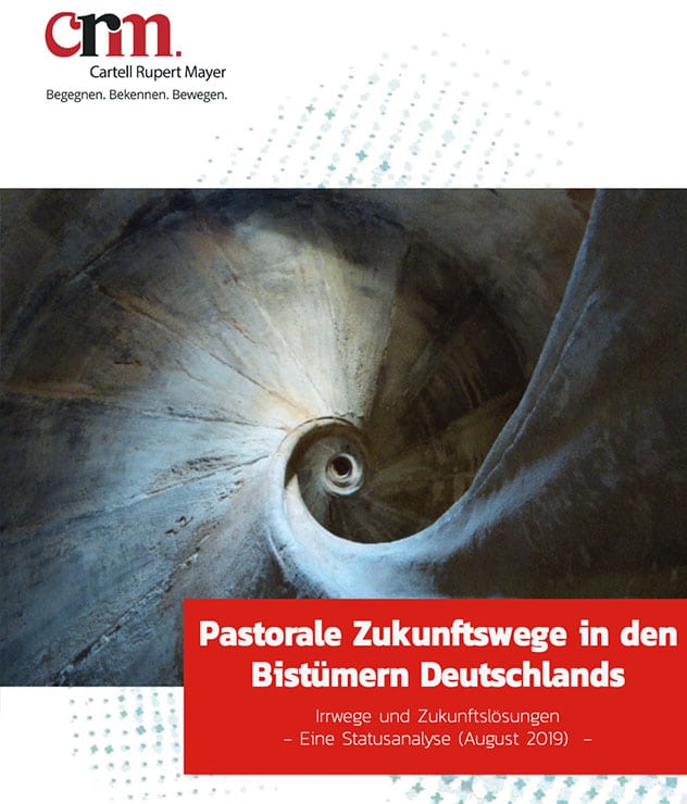 crm-studie-pastorale-zukunftswege-in-den-bistuemern-deutschlands Blick von oben auf eine alte, steinerne Wendeltreffe.