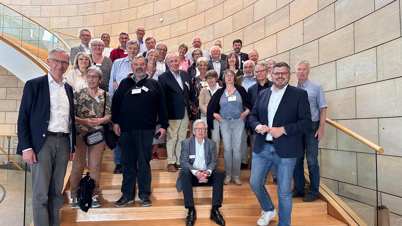 crm_gildenbesuch-landtag-nrw_medium Eine Gilde des Cartell Rupert Mayer bei einem Besuch im Landtag NRW.