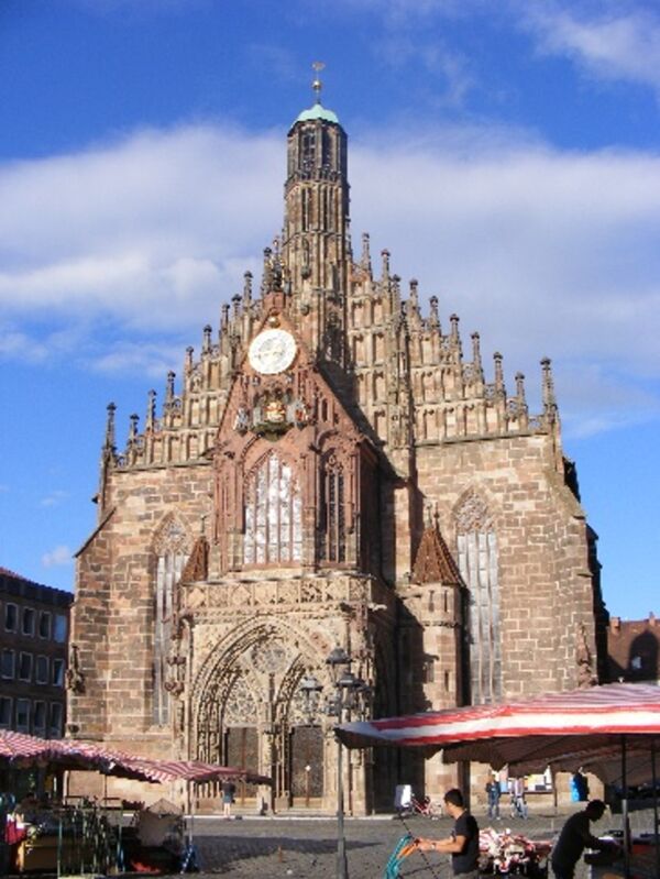 Bild einer Kirche im Kreis Nürnberg.